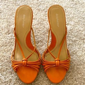 Daisy Fuentes orange heels size 7.5
